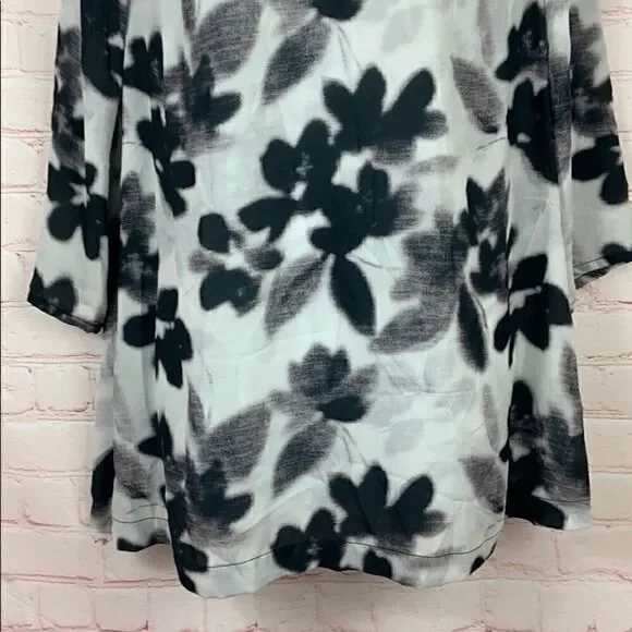 New! Noir maternity floral V-neck tunic to… - Picture 7 of 16